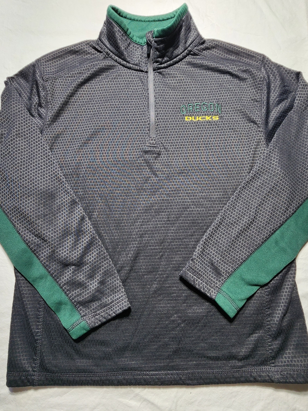 Colosseum Gray Quarter-Zip Pullover with Green Accents